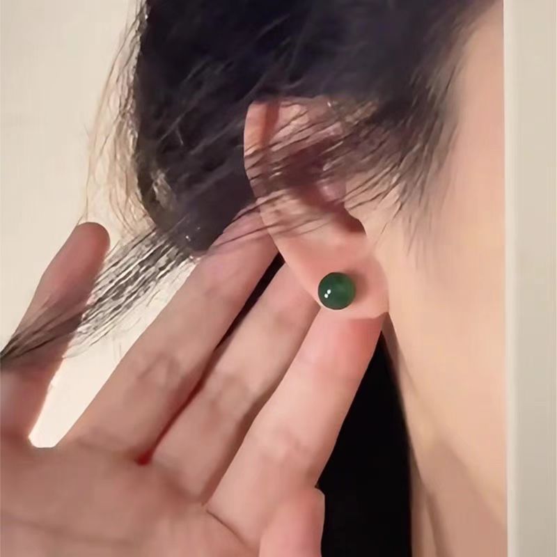 S925 Sterling Silver Emerald Bead Stud Earrings - Niche Vintage High-End Earrings - Elegant, Stylish, and Versatile